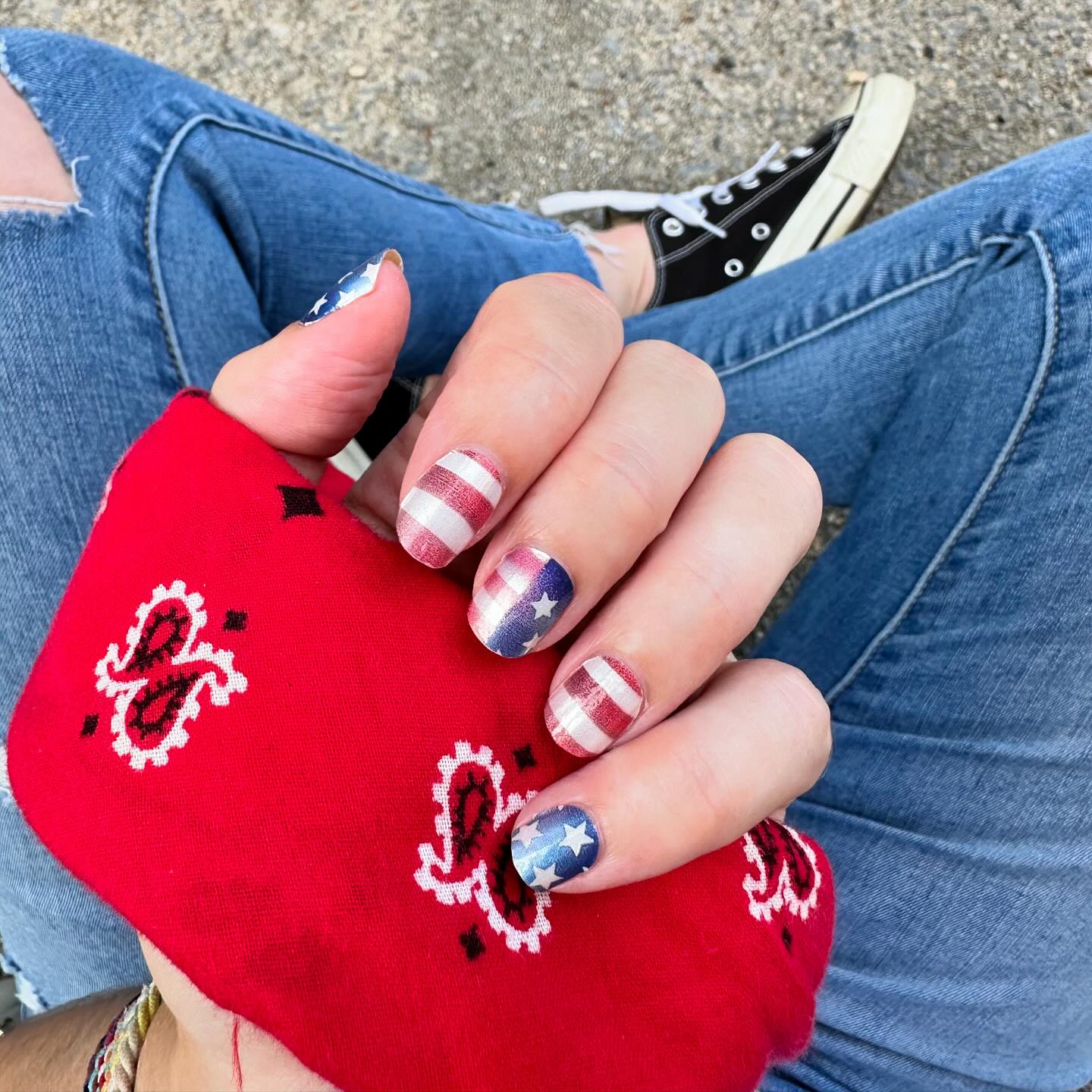 I know it’s #fridaythe13th but I’m at a @springsteen concert so I had to rock #bornintheusa nails… did I represent?!?!?