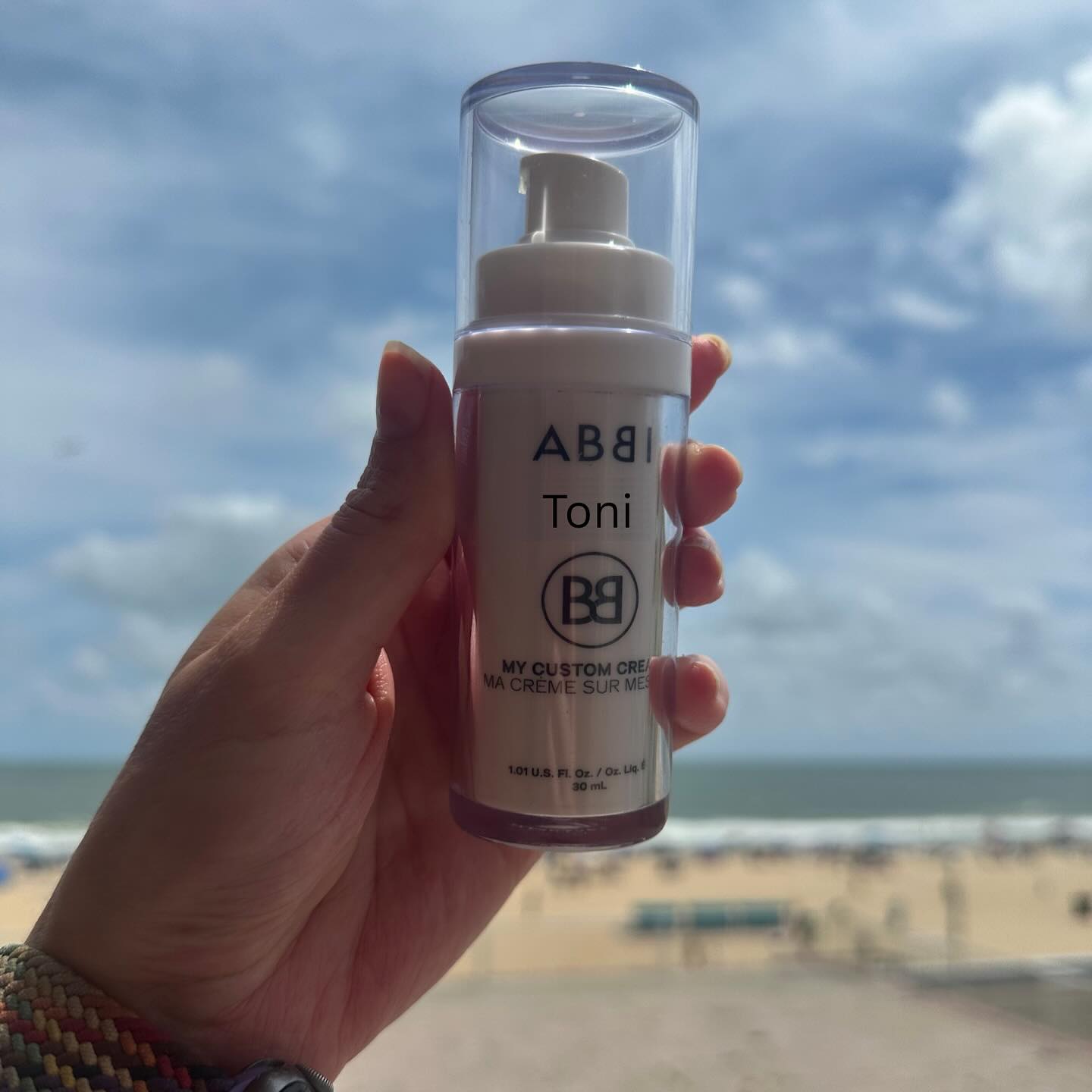 Can your entire CUSTOM skincare routine travel with you in one bottle… with your name on it?!?? If not it’s time to re-think your skincare! Comment “travel” below to get started